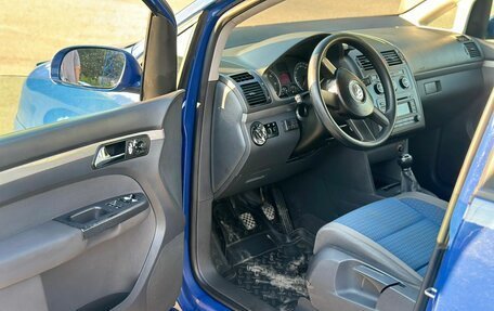 Volkswagen Touran III, 2005 год, 900 000 рублей, 4 фотография