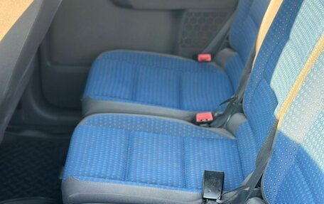 Volkswagen Touran III, 2005 год, 900 000 рублей, 5 фотография