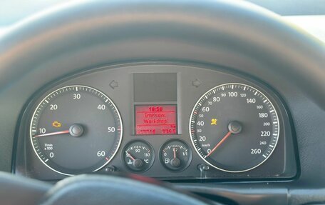 Volkswagen Touran III, 2005 год, 900 000 рублей, 11 фотография