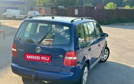 Volkswagen Touran III, 2005 год, 900 000 рублей, 10 фотография