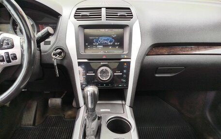 Ford Explorer VI, 2011 год, 1 080 000 рублей, 20 фотография