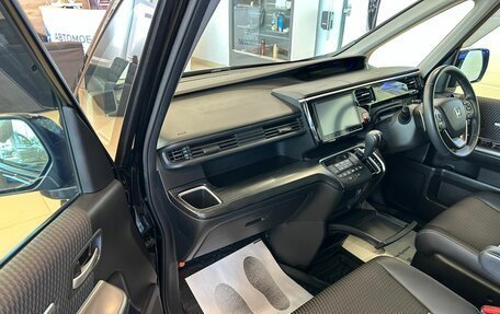 Honda Stepwgn IV, 2016 год, 2 299 999 рублей, 12 фотография