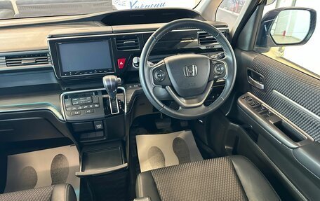 Honda Stepwgn IV, 2016 год, 2 299 999 рублей, 15 фотография
