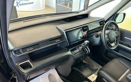 Honda Stepwgn IV, 2016 год, 2 299 999 рублей, 13 фотография