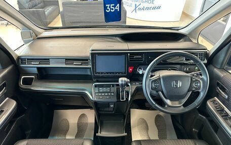 Honda Stepwgn IV, 2016 год, 2 299 999 рублей, 16 фотография
