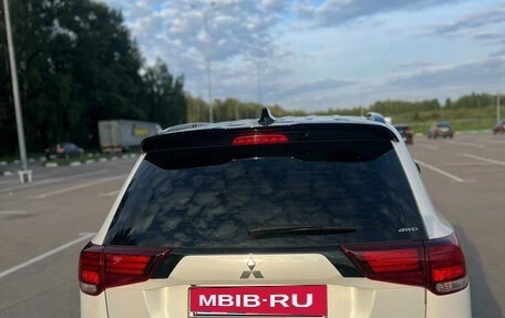 Mitsubishi Outlander III рестайлинг 3, 2022 год, 2 220 000 рублей, 6 фотография