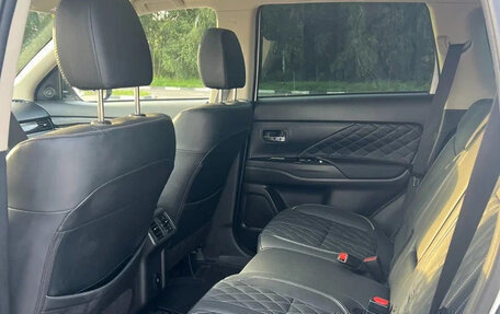 Mitsubishi Outlander III рестайлинг 3, 2022 год, 2 220 000 рублей, 16 фотография