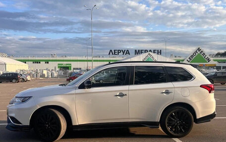 Mitsubishi Outlander III рестайлинг 3, 2022 год, 2 220 000 рублей, 8 фотография