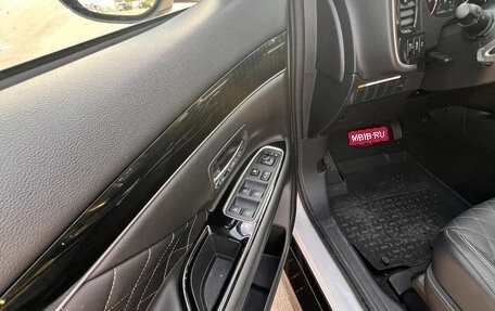 Mitsubishi Outlander III рестайлинг 3, 2022 год, 2 220 000 рублей, 12 фотография