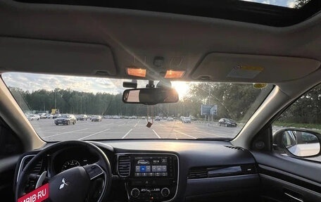 Mitsubishi Outlander III рестайлинг 3, 2022 год, 2 220 000 рублей, 10 фотография