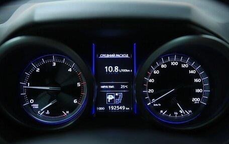 Toyota Land Cruiser Prado 150 рестайлинг 2, 2016 год, 3 690 000 рублей, 17 фотография