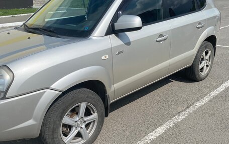 Hyundai Tucson III, 2008 год, 710 000 рублей, 2 фотография