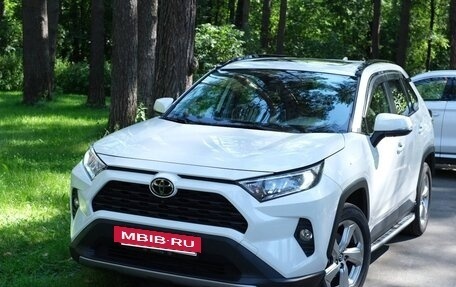 Toyota RAV4, 2020 год, 3 450 000 рублей, 2 фотография