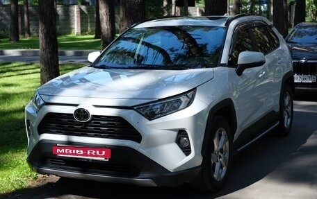Toyota RAV4, 2020 год, 3 450 000 рублей, 4 фотография