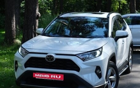 Toyota RAV4, 2020 год, 3 450 000 рублей, 3 фотография