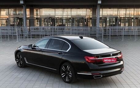 BMW 7 серия, 2016 год, 3 330 000 рублей, 9 фотография