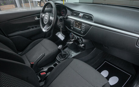 KIA Rio IV, 2018 год, 858 000 рублей, 20 фотография