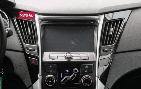 Hyundai Sonata VI, 2011 год, 983 000 рублей, 21 фотография