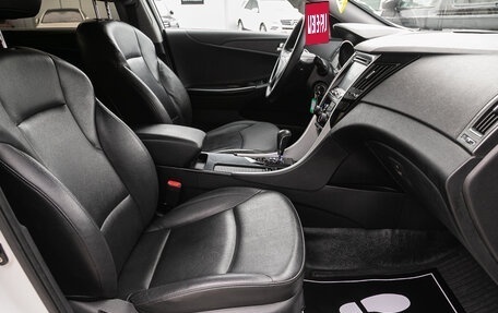Hyundai Sonata VI, 2011 год, 983 000 рублей, 24 фотография