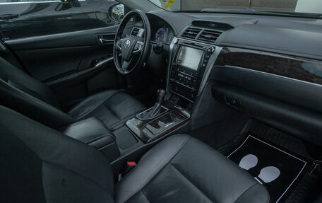 Toyota Camry, 2017 год, 1 997 000 рублей, 10 фотография