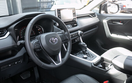 Toyota RAV4, 2021 год, 3 355 000 рублей, 5 фотография