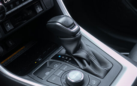 Toyota RAV4, 2021 год, 3 355 000 рублей, 8 фотография