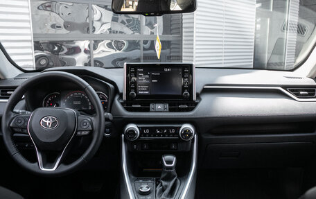 Toyota RAV4, 2021 год, 3 355 000 рублей, 27 фотография