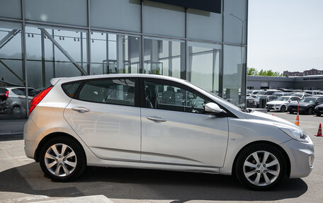 Hyundai Solaris II рестайлинг, 2013 год, 925 000 рублей, 2 фотография