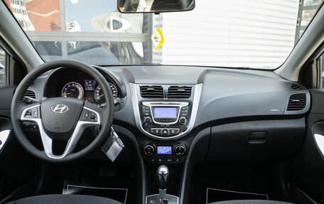 Hyundai Solaris II рестайлинг, 2013 год, 925 000 рублей, 8 фотография