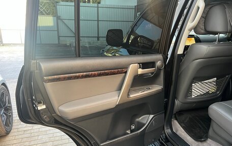 Toyota Land Cruiser 200, 2010 год, 2 500 000 рублей, 13 фотография