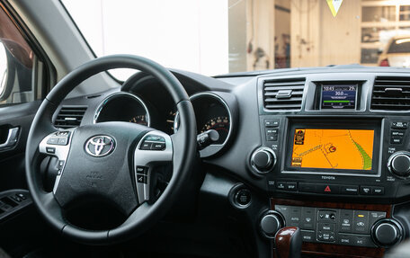 Toyota Highlander III, 2011 год, 2 058 000 рублей, 19 фотография