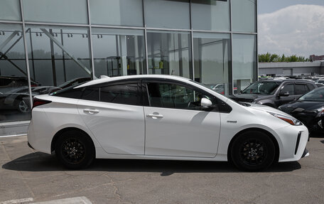 Toyota Prius IV XW50, 2020 год, 1 887 000 рублей, 5 фотография