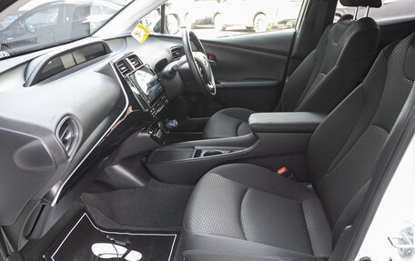 Toyota Prius IV XW50, 2020 год, 1 887 000 рублей, 21 фотография