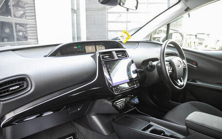 Toyota Prius IV XW50, 2020 год, 1 887 000 рублей, 22 фотография