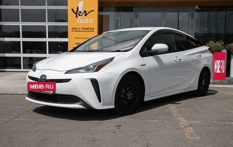 Toyota Prius IV XW50, 2020 год, 1 887 000 рублей, 24 фотография