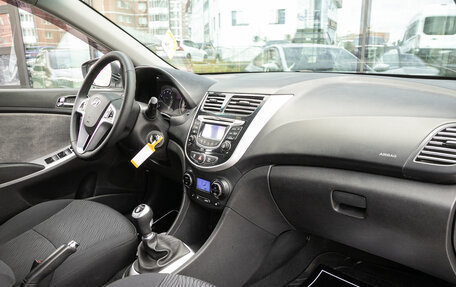 Hyundai Solaris II рестайлинг, 2011 год, 725 000 рублей, 7 фотография