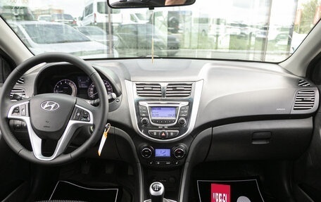 Hyundai Solaris II рестайлинг, 2011 год, 725 000 рублей, 10 фотография