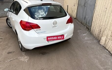 Opel Astra J, 2011 год, 590 000 рублей, 3 фотография