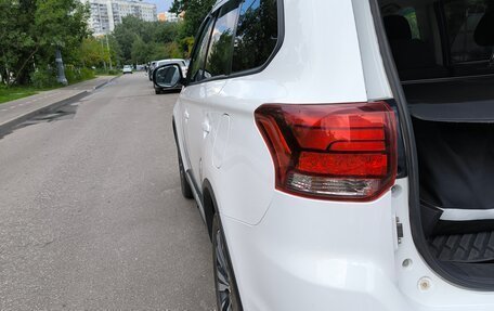 Mitsubishi Outlander III рестайлинг 3, 2021 год, 1 950 000 рублей, 8 фотография