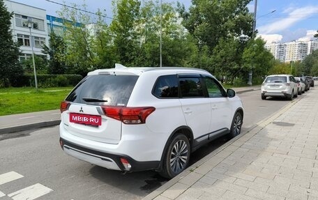 Mitsubishi Outlander III рестайлинг 3, 2021 год, 1 950 000 рублей, 7 фотография