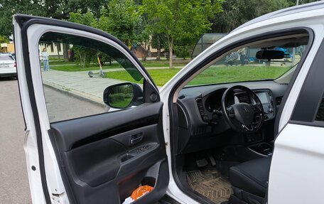 Mitsubishi Outlander III рестайлинг 3, 2021 год, 1 950 000 рублей, 14 фотография