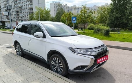 Mitsubishi Outlander III рестайлинг 3, 2021 год, 1 950 000 рублей, 10 фотография