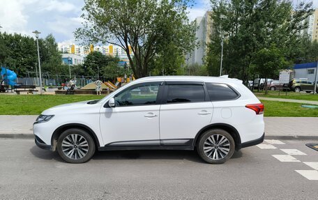 Mitsubishi Outlander III рестайлинг 3, 2021 год, 1 950 000 рублей, 15 фотография