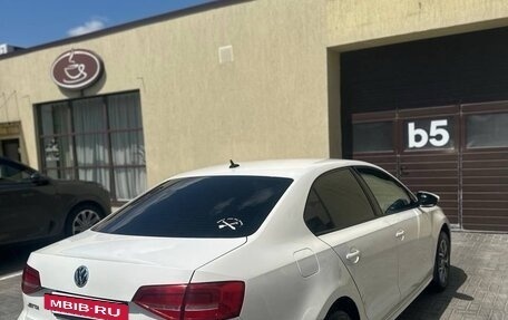 Volkswagen Jetta VI, 2015 год, 1 100 000 рублей, 2 фотография