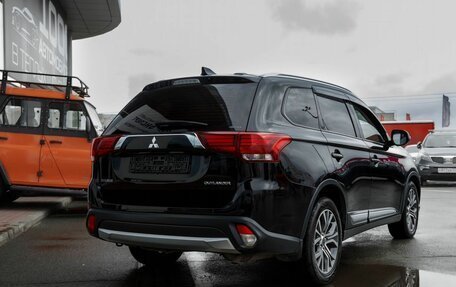 Mitsubishi Outlander III рестайлинг 3, 2017 год, 1 800 000 рублей, 6 фотография
