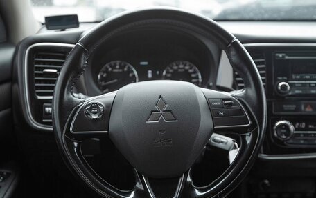 Mitsubishi Outlander III рестайлинг 3, 2017 год, 1 800 000 рублей, 10 фотография