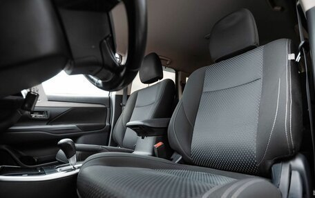 Mitsubishi Outlander III рестайлинг 3, 2017 год, 1 800 000 рублей, 11 фотография