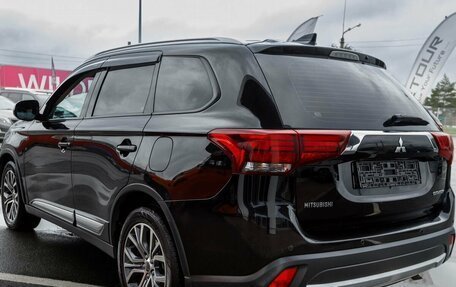 Mitsubishi Outlander III рестайлинг 3, 2017 год, 1 800 000 рублей, 8 фотография