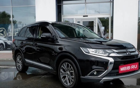 Mitsubishi Outlander III рестайлинг 3, 2017 год, 1 800 000 рублей, 4 фотография