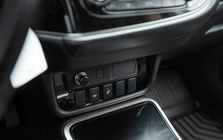 Mitsubishi Outlander III рестайлинг 3, 2017 год, 1 800 000 рублей, 14 фотография